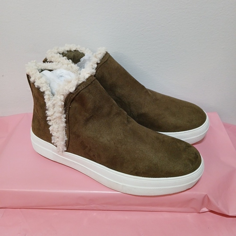 Soda Brand Size 9 Olive Green Faux Suede Boots Shearling Accent
